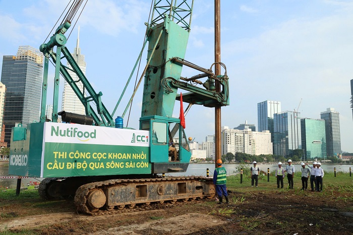 Chính thức thực hiện mũi khoan cọc đầu tiên dự án cầu đi bộ qua sông Sài Gòn